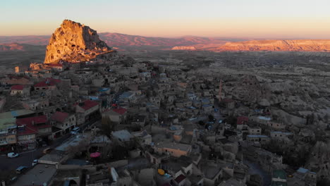vista aérea a la fortaleza de uçhisar en goreme capadocia, turquía