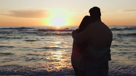 Beach-sunset,-silhouette-or-relax-couple-hug