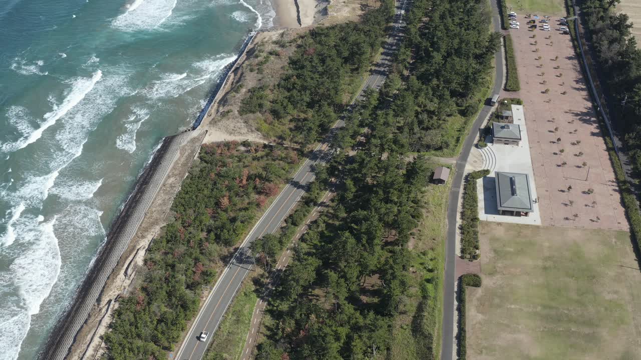 토토리 해안 도로, 일본 해의 풍경 위를 날아다니는 공중 풍경