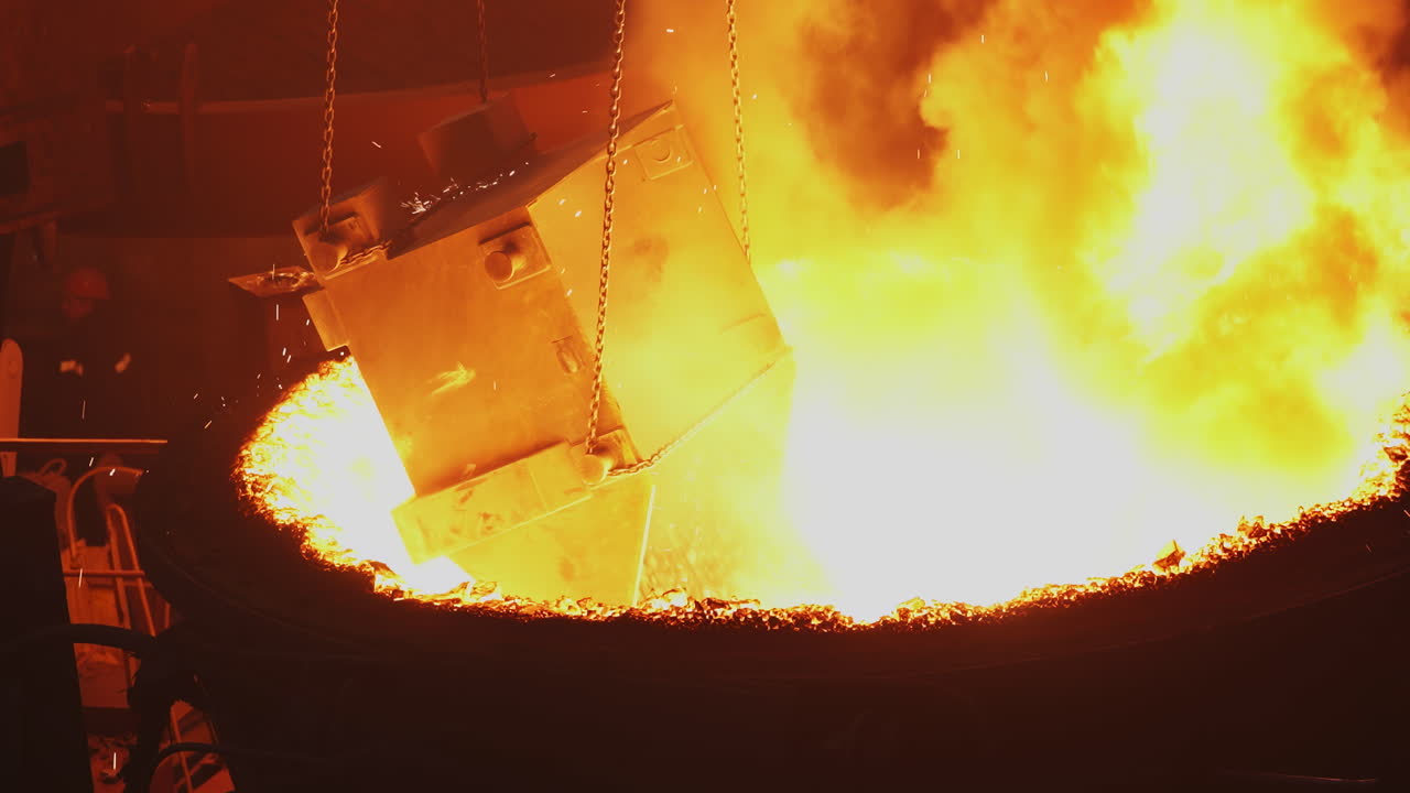 주조장에서의 철강 제조 과정
