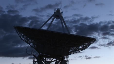 Nahaufnahme-Einer-Schüssel-Eines-Arrays-Am-National-Radio-Astronomy-Observatory-In-New-Mexico