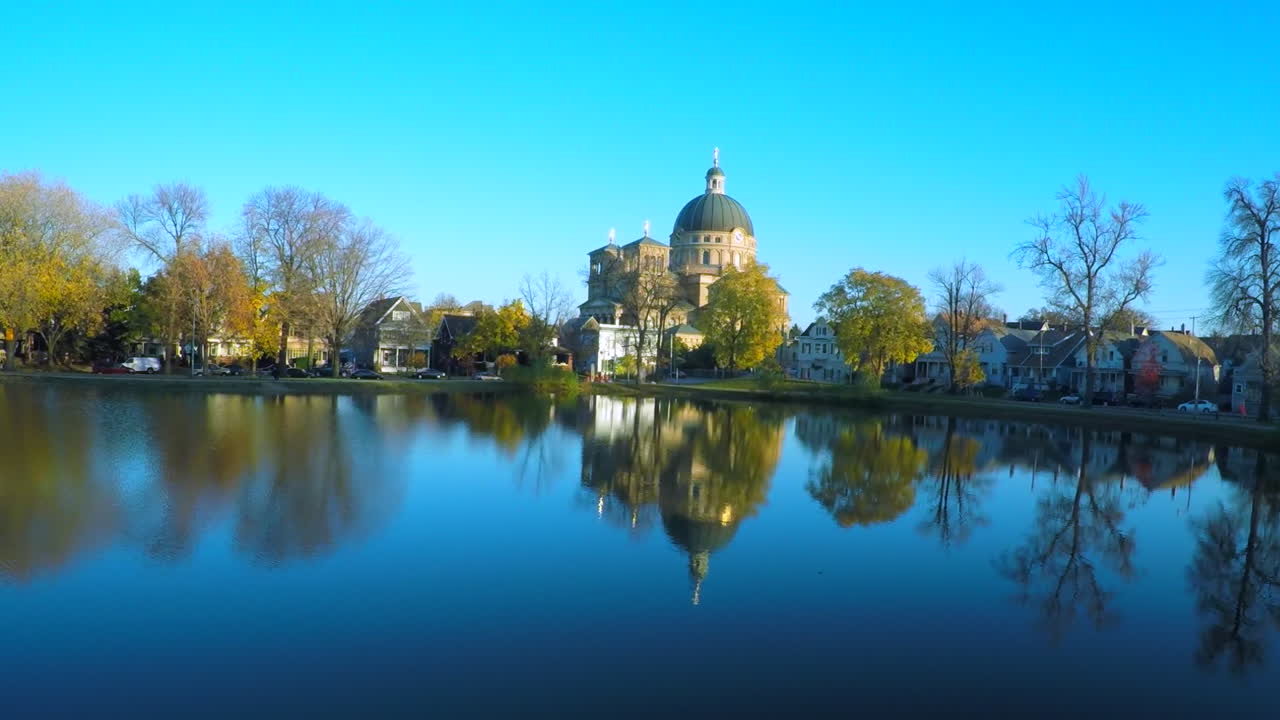 밀워키 위스콘신 1에 있는 성 조사팟 성당 위의 공중