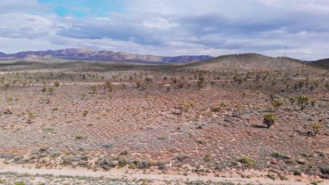 Drone-Volando-Sobre-El-Desierto-En-Estados-Unidos,-Hermosa-Vista-Aérea-Del-Paisaje