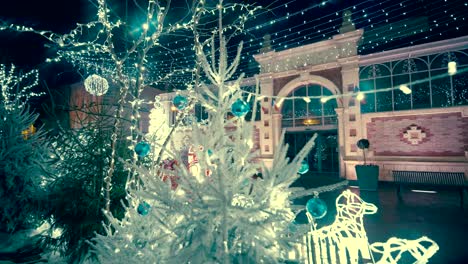 Schöne-Weihnachtsdekorationen-In-Frankreich-Stadtstraße,-Chateaubriand