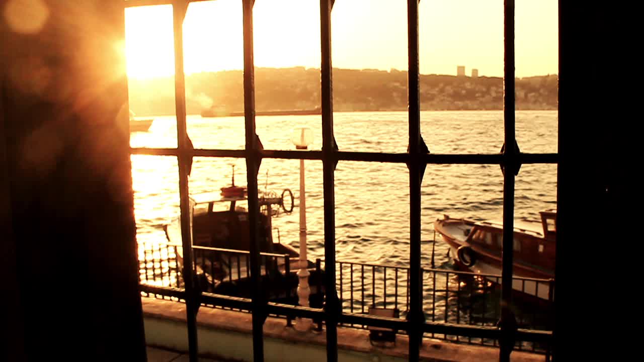 모스크 창 실루엣