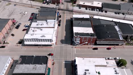 Downtown-Geneseo,-Illinois-with-drone-video-pulling-back-and-reveal