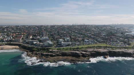 waterfront properties and neighborhood houses in the eastern suburb of sydney at maroubra beach