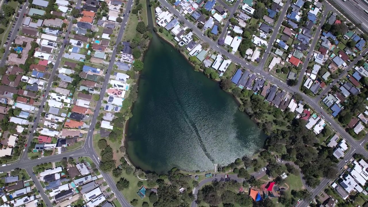 Luftfoto af Lake Laguna Park i Gold Coast, QLD, Australien.