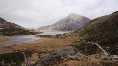 Picturesque-view-of-Llyn-Idwal,-a-beautiful-lake-in-Snowdonia-National-Park,-North-Wales-on-a-very-windy-day