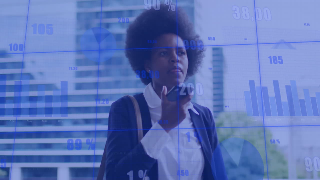 Femme d'affaires marchant avec un smartphone sur une animation de tableaux et graphiques de données financières