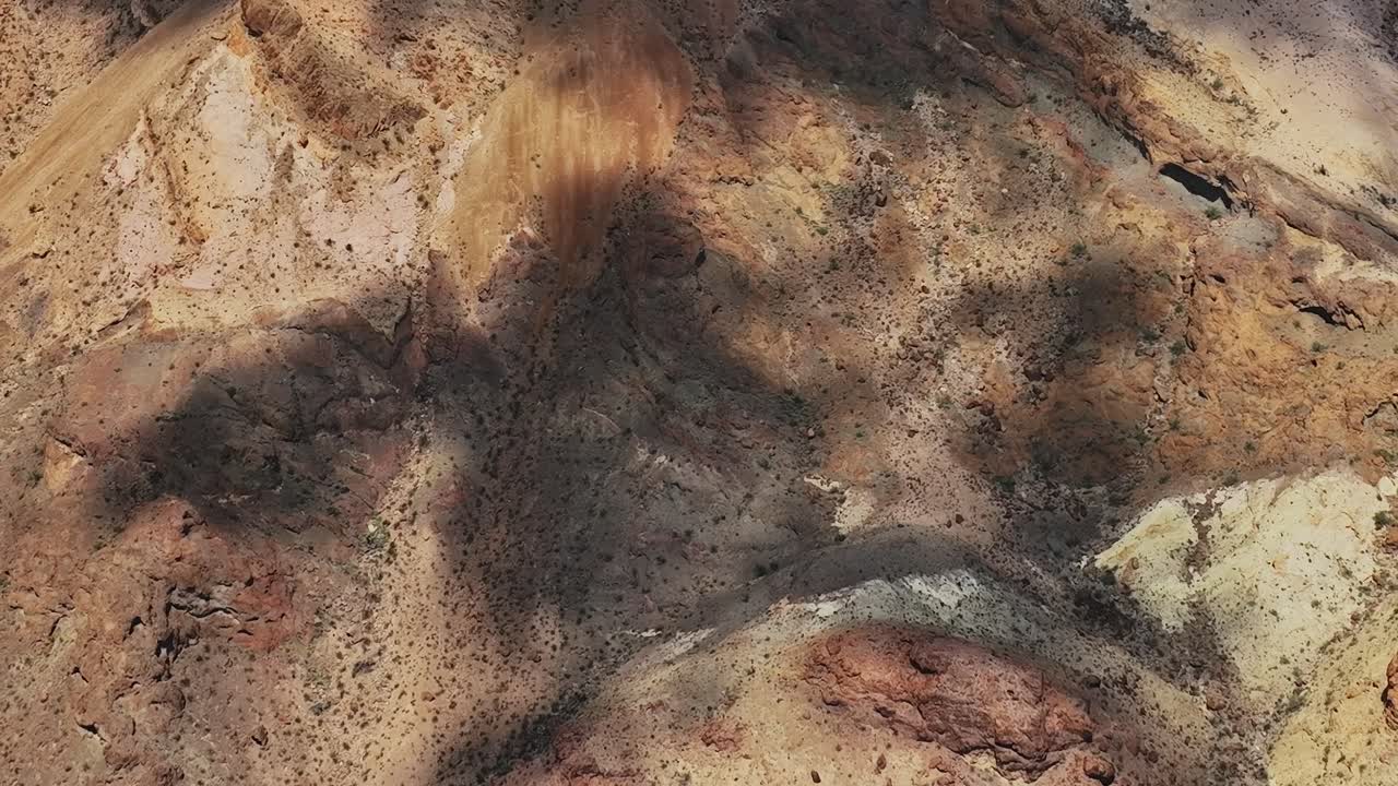 Vista aerea di diverse morfologie del territorio negli Stati Uniti durante il mezzogiorno