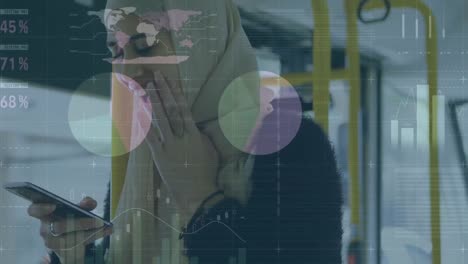 Animación-De-Estadísticas-Y-Procesamiento-De-Datos-Sobre-Una-Mujer-Con-Hijab-Usando-Un-Teléfono-Inteligente