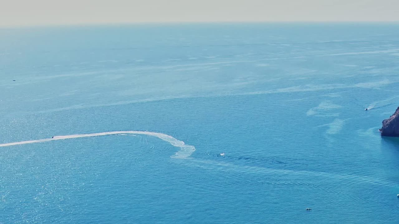 日中のロードス島（ギリシャ）近海でのウォータースポーツ・アクティビティ
