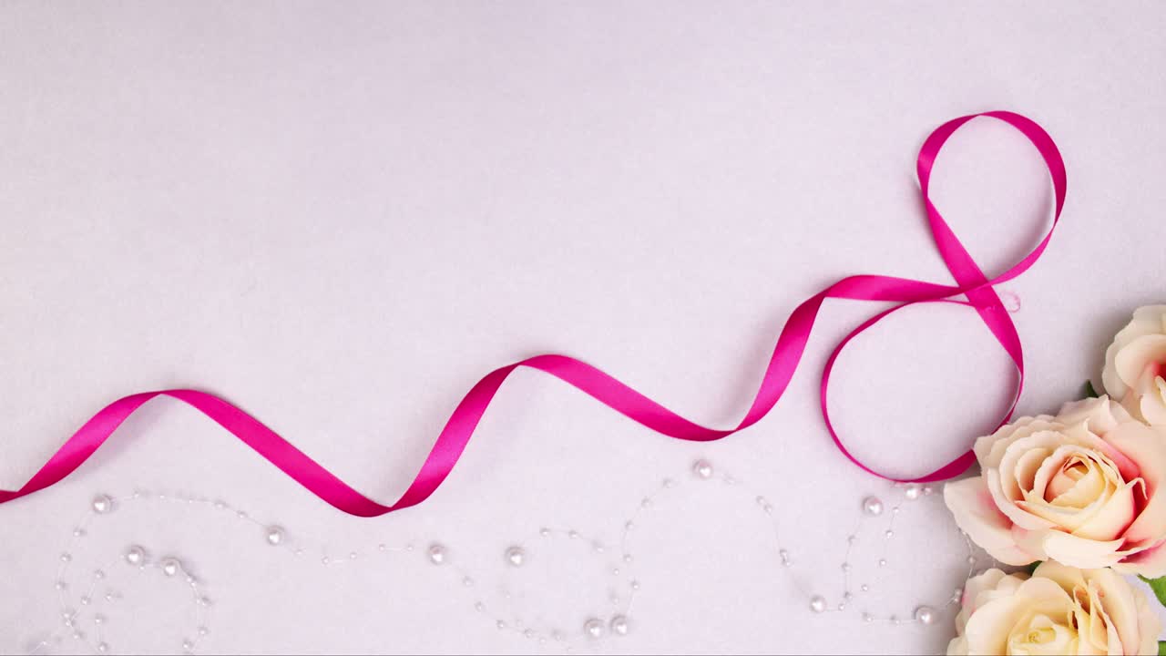 Decoração floral romântica com fitas e pérolas. Stop motion.