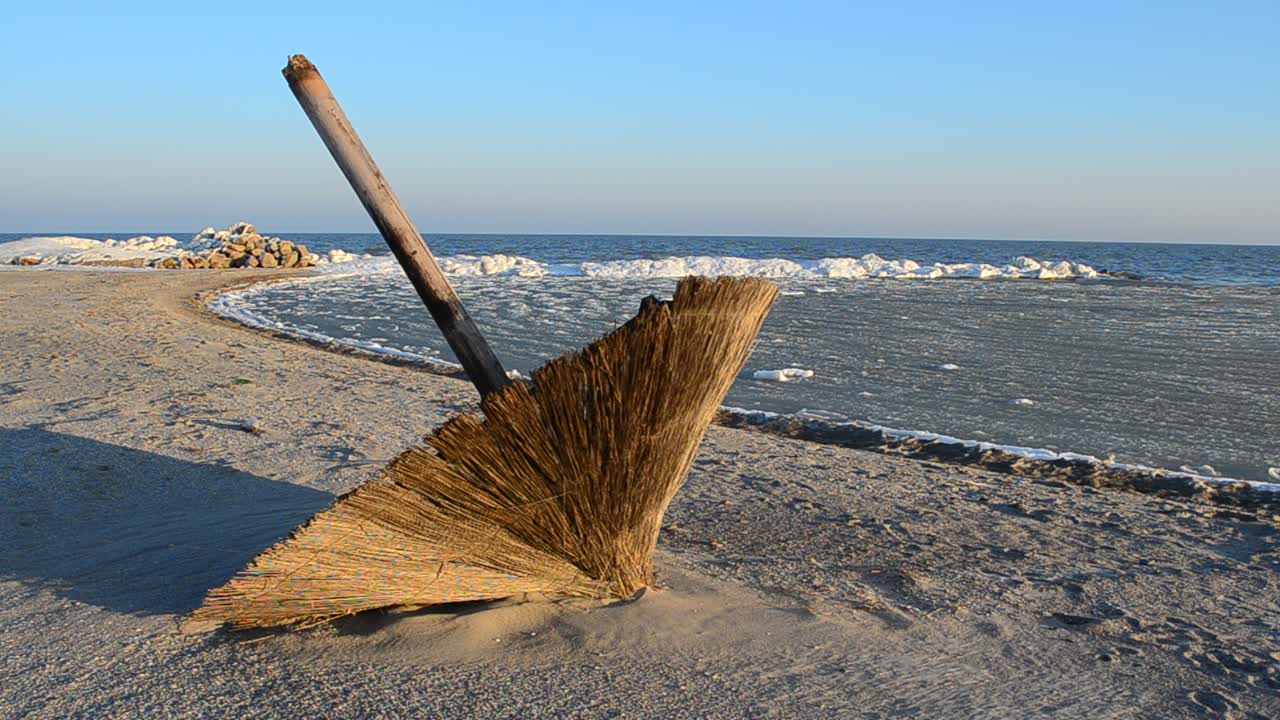 L'ombrello rovesciato. Il mare ghiacciato