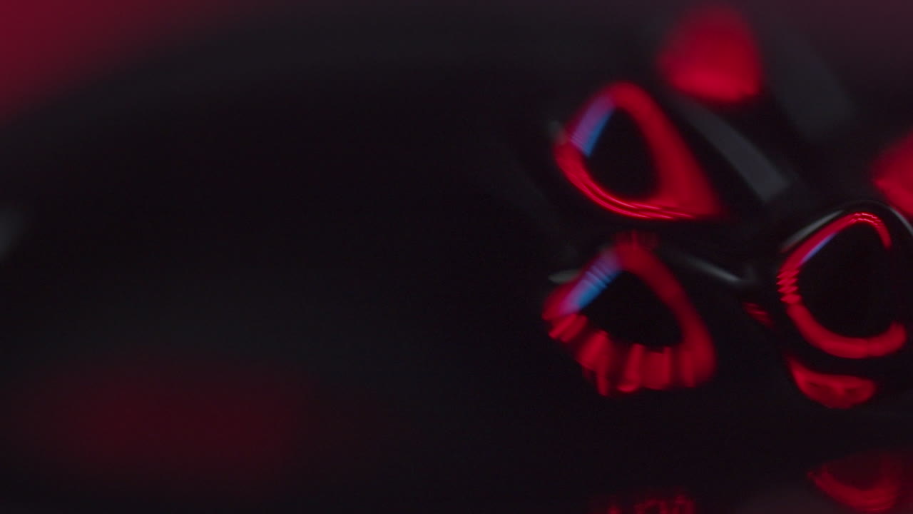 picos de formación de fluidos en una atmósfera abstracta oscura