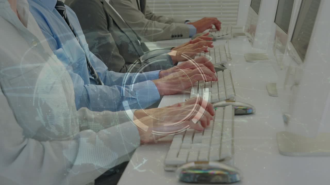 Animação do processamento de dados de diversos profissionais usando computadores