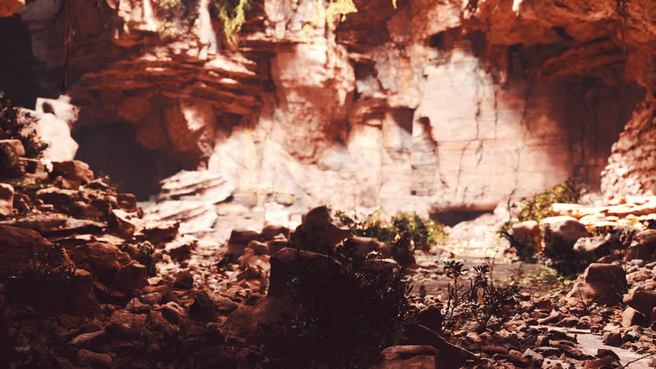 gran cueva rocosa de hadas con plantas verdes