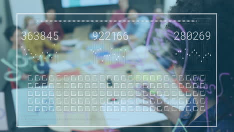 animación del procesamiento de datos financieros sobre diversas personas de negocios en la oficina