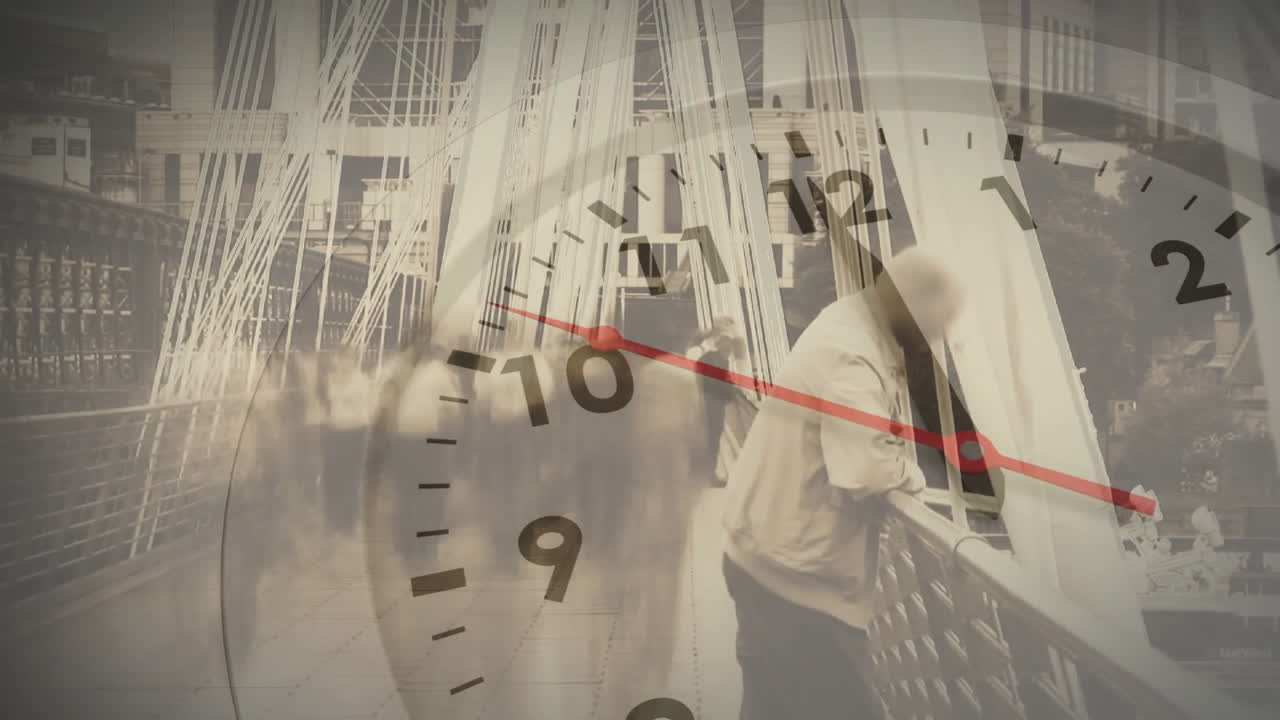 анимация часов, движущихся над людьми, идущими по городу