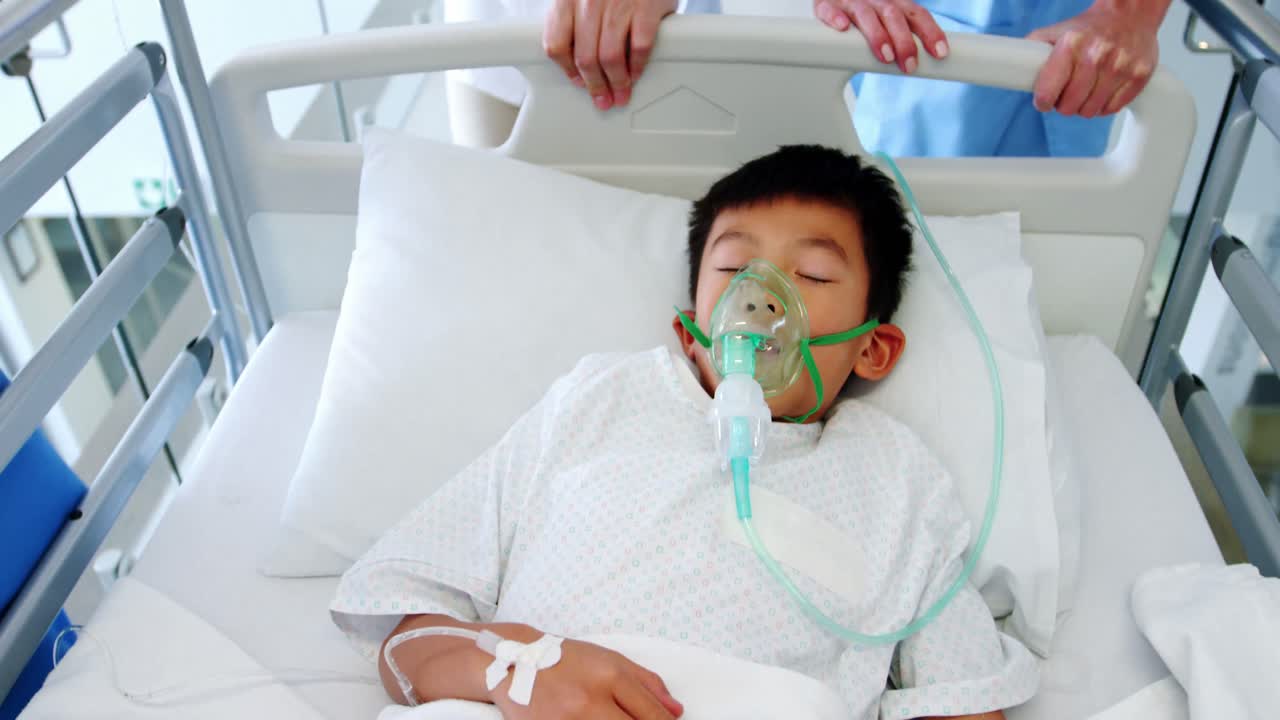 의사 들 이 환자 를 응급실 로 돌려보내고 있다