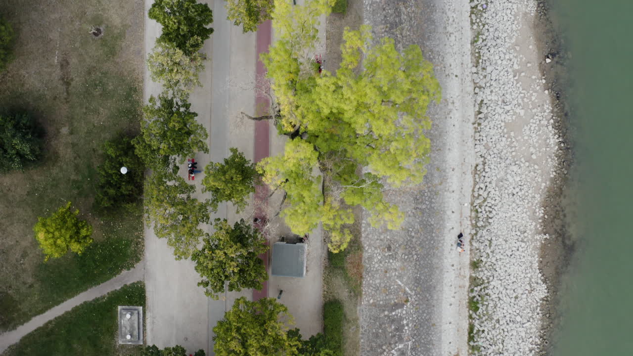 antena - sobre la costa, isla margaret, río danubio, budapest, hungría, de arriba hacia abajo