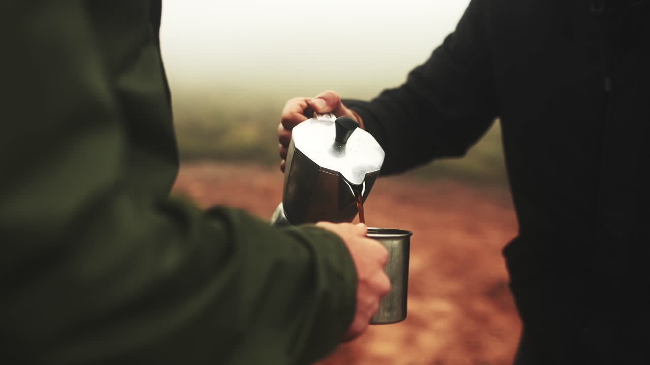 커피는 추위를 이겨내는 데 도움이 됩니다.