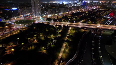 Valencia-Arts-Museum-Park-Und-Angrenzender-Kreisverkehr-In-Der-Nacht-über-Die-Weihnachtszeit