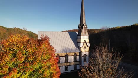 Neuengland-Im-Herbst,-East-Orange-Vermont-Church