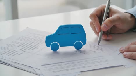 Signing a car insurance policy