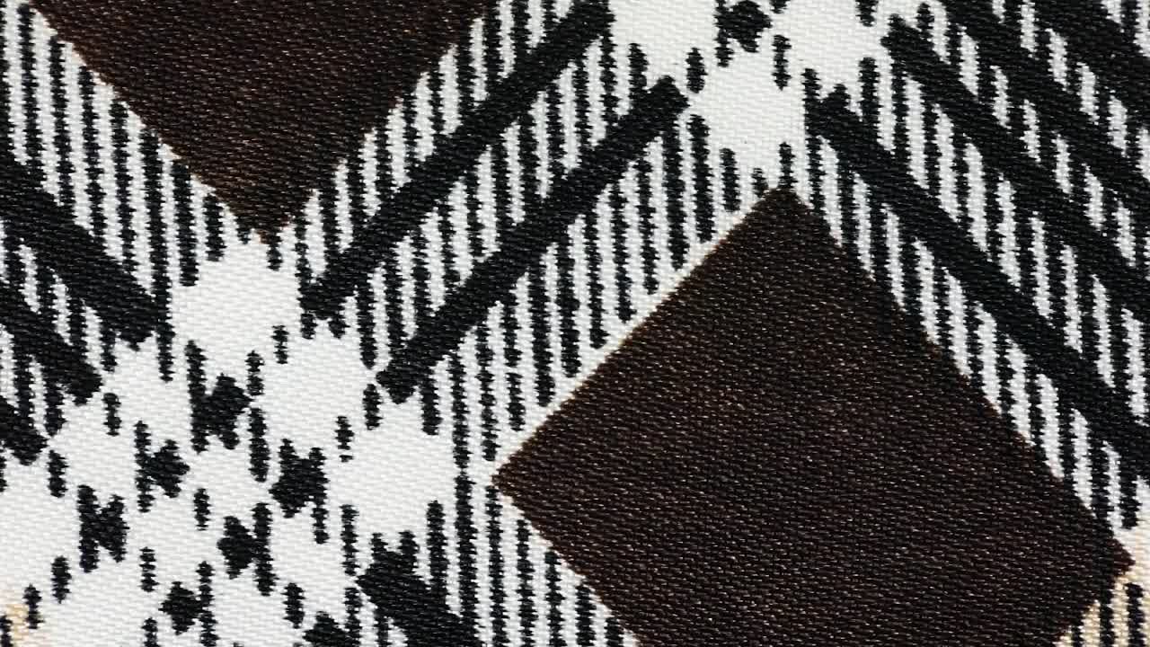 짠 흰색과 검은색 격자 무늬 패턴 직물