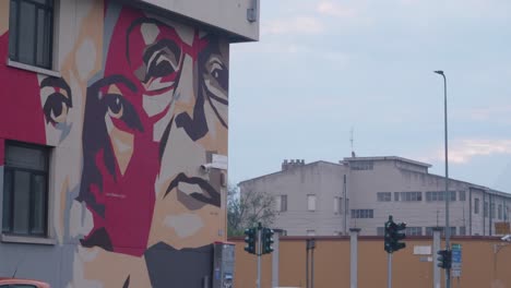 Faces-graffiti-on-building-wall-in-Murales,-Milan-city