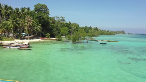 Aguas-Cristalinas-Del-Océano-índico