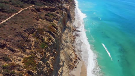 Torrey-Pines-State-Natural-Reserve-Coastline-And-Blue-Sea-In-Summer-In-La-Jolla,-San-Diego,-California-USA