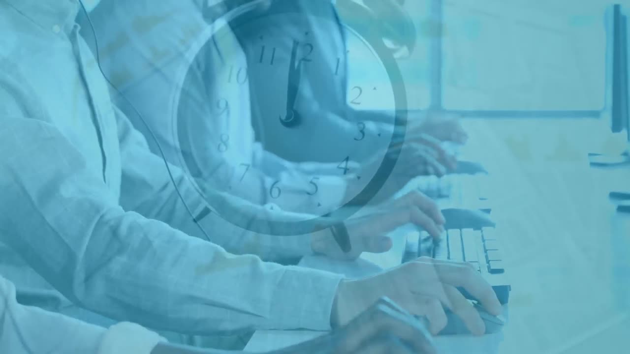 헤드 ⁇ 을 착용하고 컴퓨터를 사용하는 다민족 콜센터 직원 그룹의 애니메이션