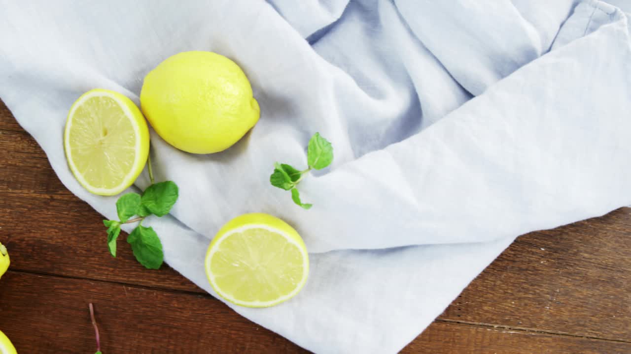 On start greeting and lemons emerging, dotted pattern growing from sides, forming festive card