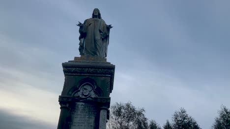 lapso de tiempo de una estatua de jesús, monumento a jesucristo
