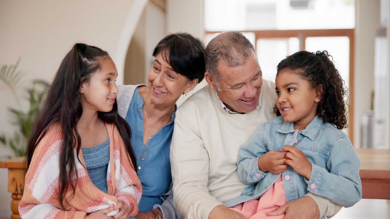 집, 소녀와 할아버지와 할머니 사랑으로