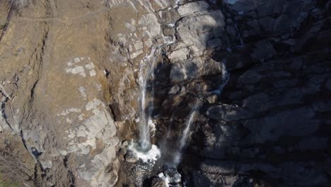 Luftabstieg-Zum-Arpenaz-Wasserfall-In-Sallanches,-Französische-Alpen