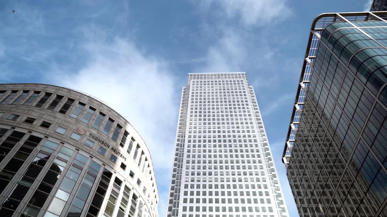 el horizonte de la ciudad de londres con el edificio thomson reuters