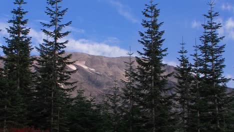 Light-fluffy-clouds-hang-in-the-sky-above-a-mountain-at-Mt-St-Helens-National-Park