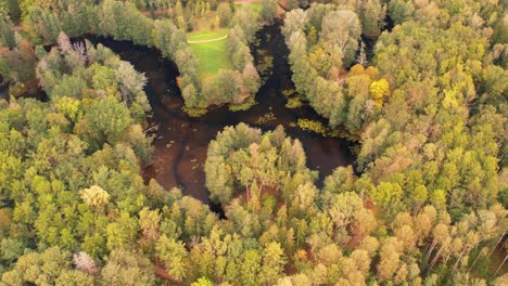 Estanque-Y-Parque-De-La-Ciudad-De-Gulbene