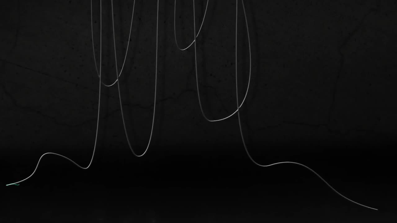 animação de cabos elétricos com parafuso elétrico em fundo preto