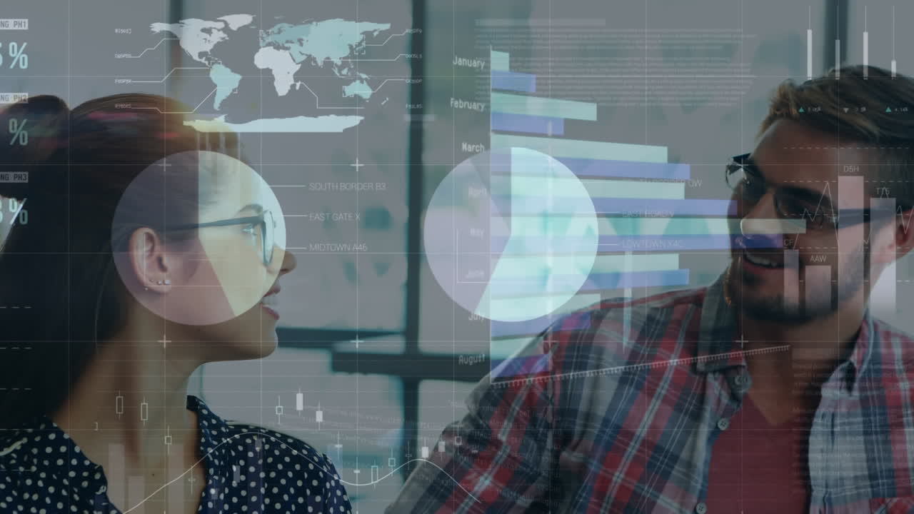 animación del procesamiento de datos sobre los empresarios caucásicos en la oficina