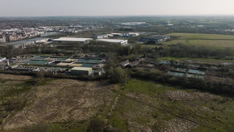 Wasserwerke,-Kläranlagen-Der-Stadt-Reading,-Britische-Luftaufnahme-Winter-Frühlingssaison