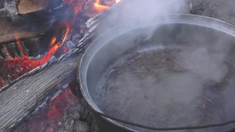 sopa cocinada al fuego