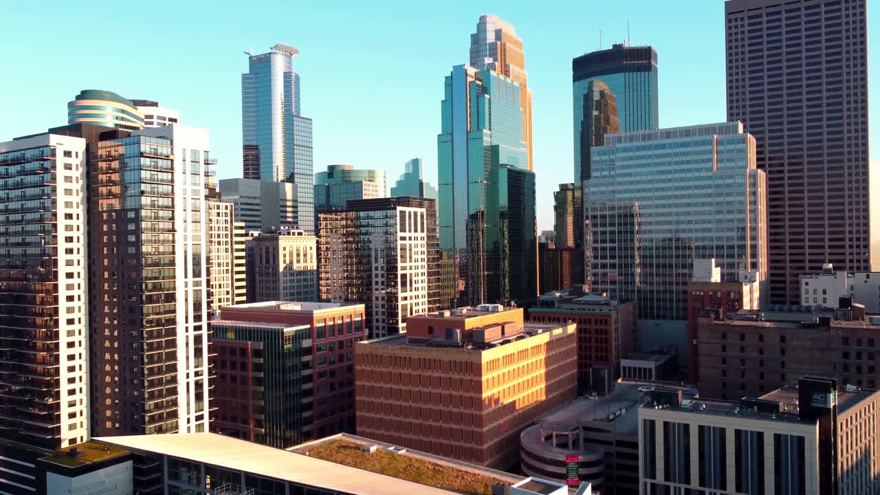 Vista aerea dello skyline del centro di Minneapolis e dei grattacieli
