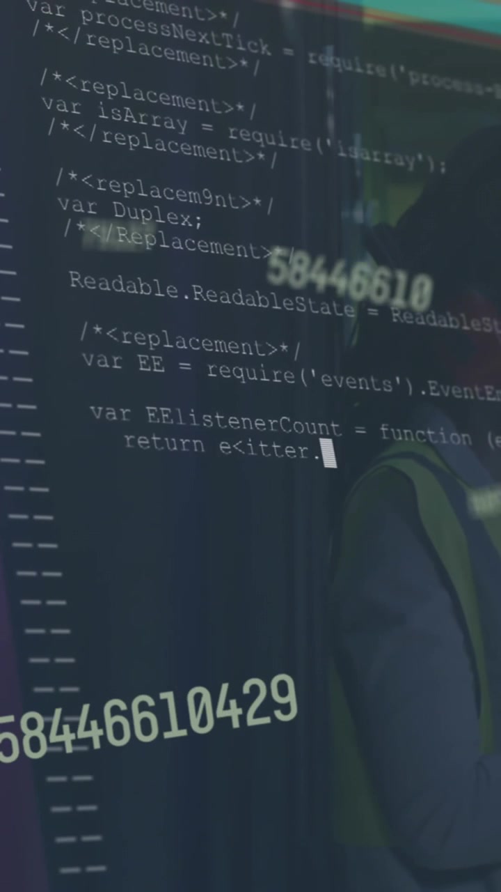 Animação de processamento de dados sobre engenheira afro-americana trabalhando em sala de servidores