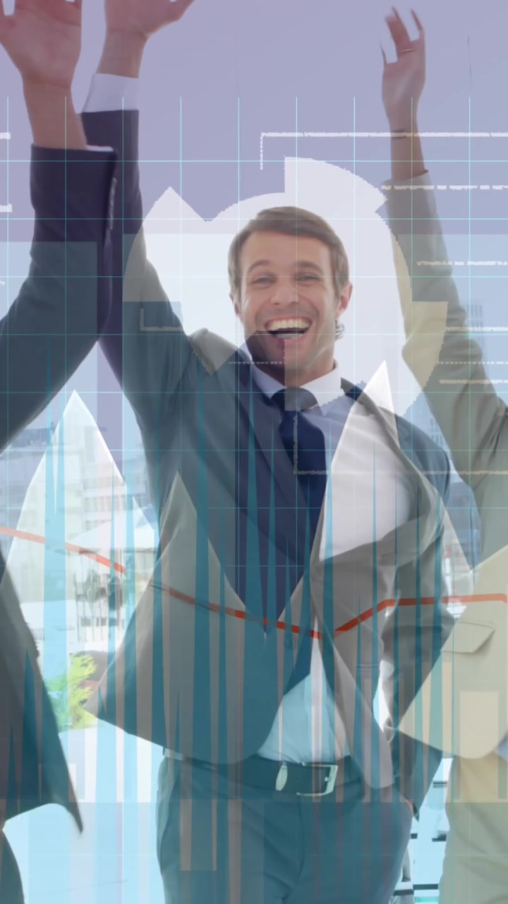Animación de procesamiento de datos sobre diversos profesionales