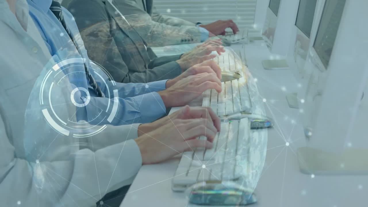 animación del procesamiento de datos sobre diversas personas de negocios que utilizan computadoras